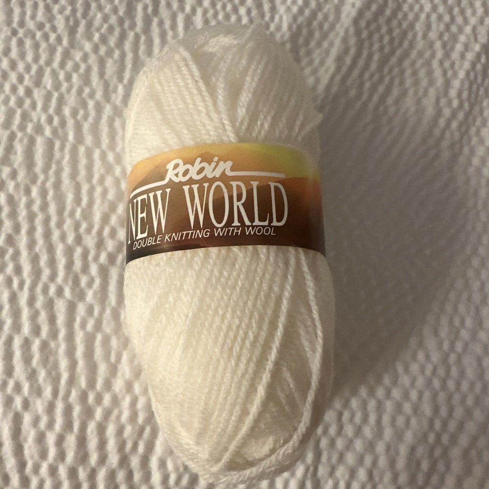 Robin New World Yarn WHITE Skein 75% Acrylic 25% Wool NWT‎